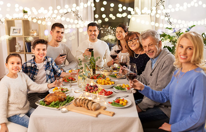 7 Ways To Make Your Family Reunion Memorable - Picsy