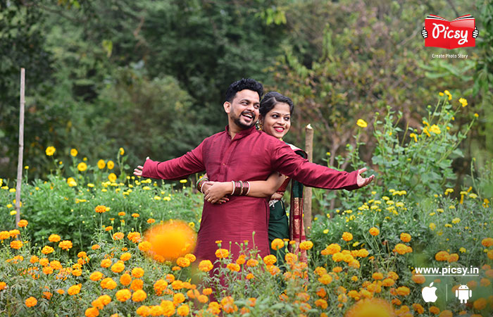 Happy newlyweds photo shoot in a green garden. Wedding of beautiful couple  Stock Photo - Alamy